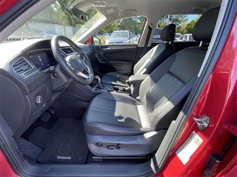 Used 2022 Volkswagen Tiguan SE image 11