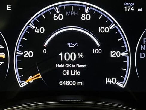 Used 2020 Jeep Grand Cherokee Laredo AWD/4WD image 27