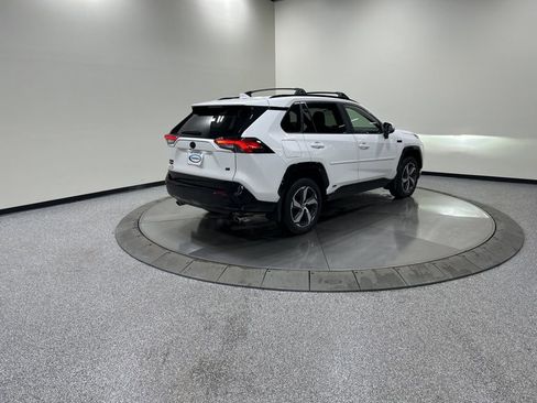 Used 2023 Toyota RAV4 SE image 4
