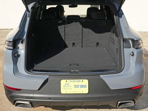 Used 2025 Porsche Cayenne E-Hybrid w/ Premium Package Plus AWD/4WD image 10
