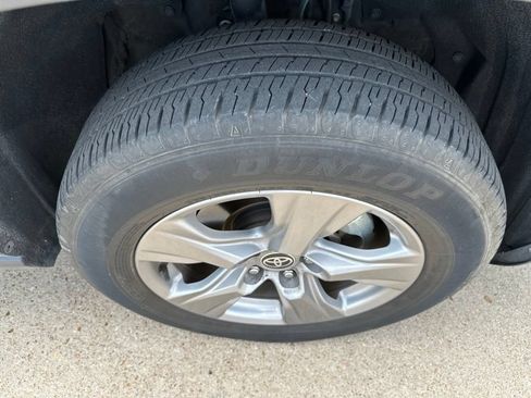 Used 2024 Toyota RAV4 XLE FWD image 19