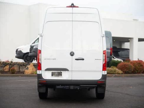 Used 2025 Mercedes-Benz Sprinter 2500 image 4
