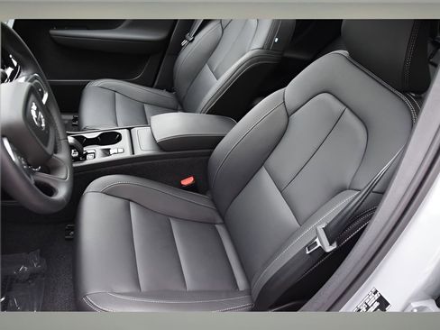 Certified 2025 Volvo XC40 B5 Core w/ Protection Package Premier image 11