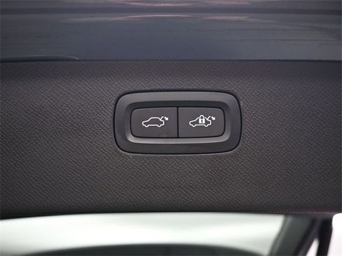 Used 2023 Volvo XC90 T8 Plus image 32