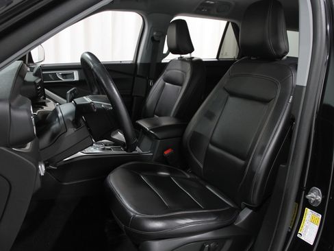 Certified 2021 Ford Explorer XLT w/ Equipment Group 202A image 6