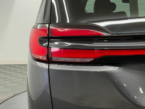 Used 2023 Chrysler Pacifica Touring-L FWD image 13