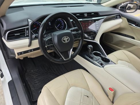 Used 2019 Toyota Camry XLE FWD image 17