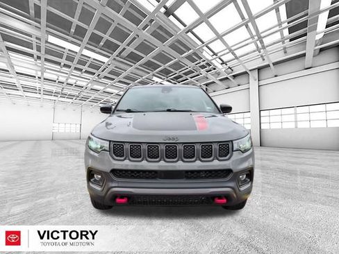 Used 2024 Jeep Compass Trailhawk AWD/4WD image 9