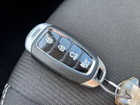 Used 2025 Hyundai Venue SEL FWD image 23