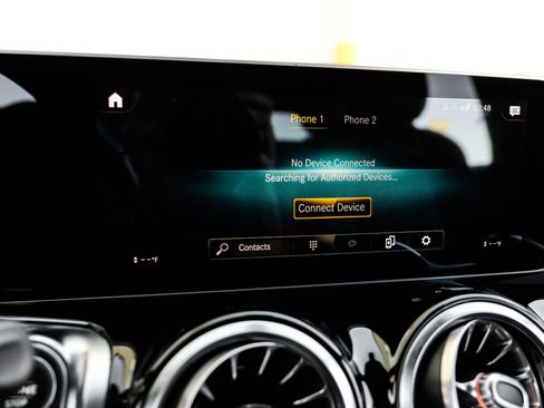 Used 2021 Mercedes-Benz GLB 250 w/ Premium Package image 27