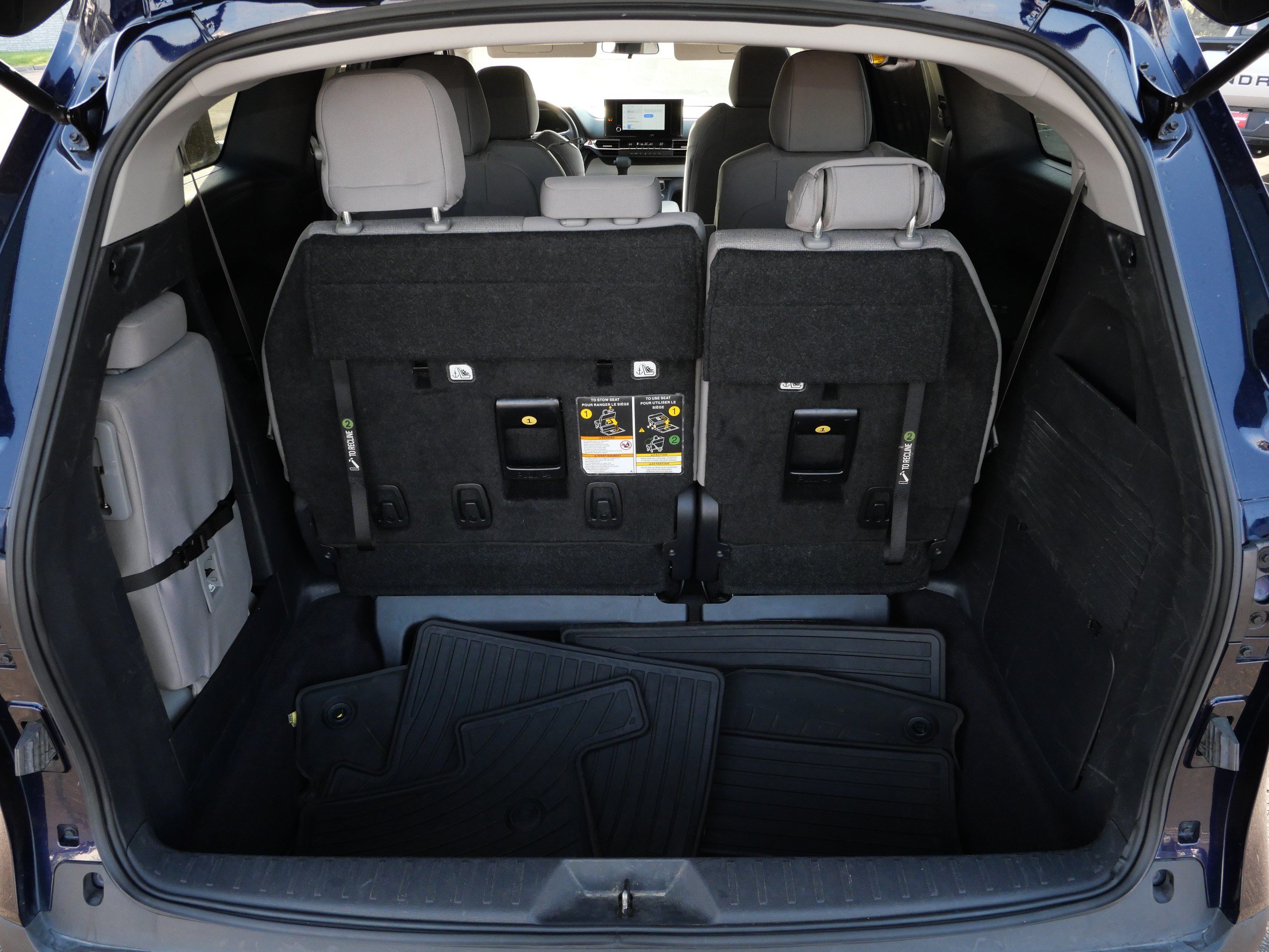 Used 2025 Toyota Sienna LE AWD/4WD image 18