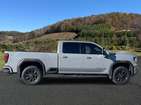 Used 2024 GMC Sierra 2500 AT4 w/ AT4 Premium Plus Package image 8