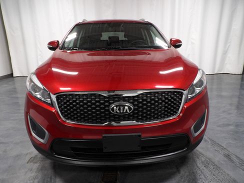 Used 2017 Kia Sorento LX Sport Utility 4D image 3