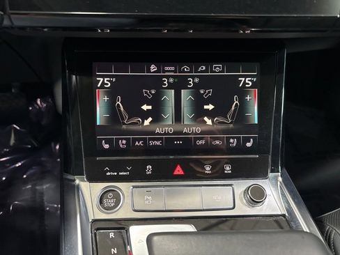 Used 2022 Audi e-tron Premium Plus w/ Premium Plus Package image 19