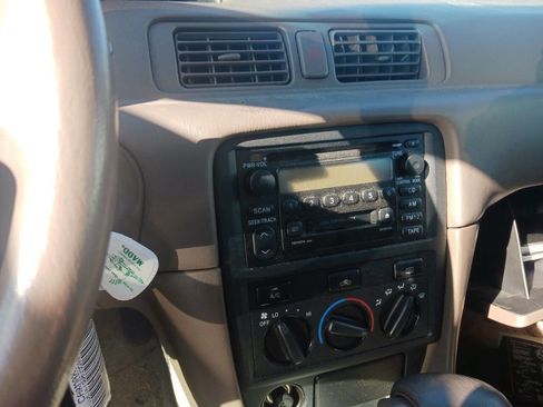 Used 2000 Toyota Camry LE image 4