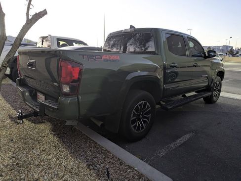 Used 2022 Toyota Tacoma TRD Sport w/ Technology Package image 4