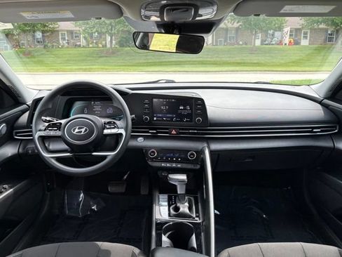 Used 2025 Hyundai Elantra Hybrid FWD image 20