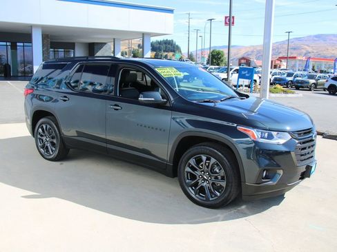 Used 2021 Chevrolet Traverse RS image 9