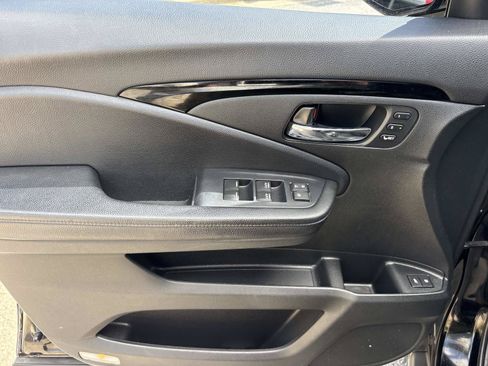 Used 2019 Honda Pilot Touring image 12