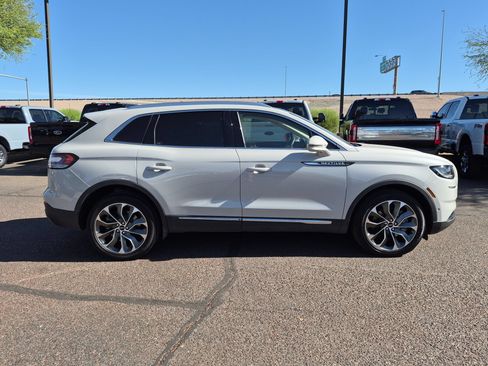 Used 2022 Lincoln Nautilus Reserve AWD/4WD image 4