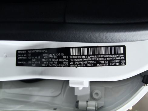 Used 2024 Alfa Romeo Stelvio Ti image 22