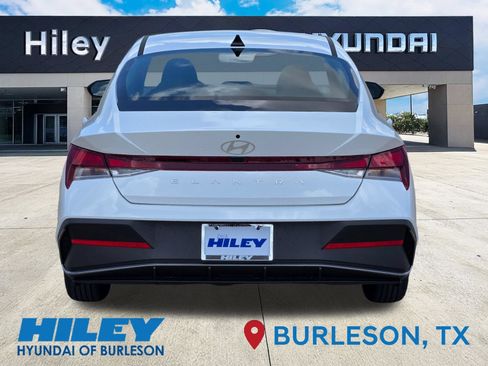 New 2026 Hyundai Elantra SE FWD image 5