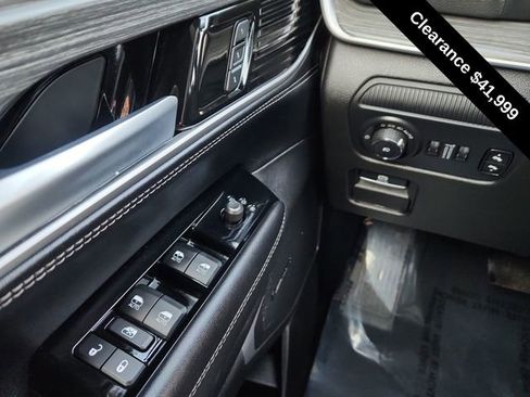 Used 2024 Jeep Wagoneer Series III image 32