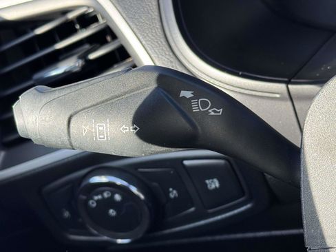 Used 2022 Ford Edge SE image 21