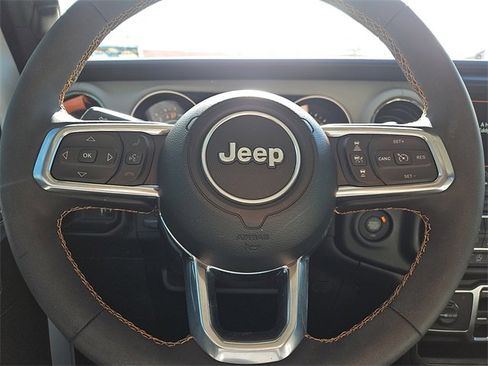 Used 2023 Jeep Gladiator Overland image 19