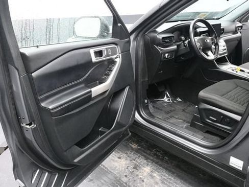 Used 2021 Ford Explorer XLT AWD/4WD image 32