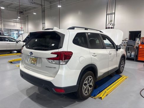 Used 2019 Subaru Forester Premium AWD/4WD image 4