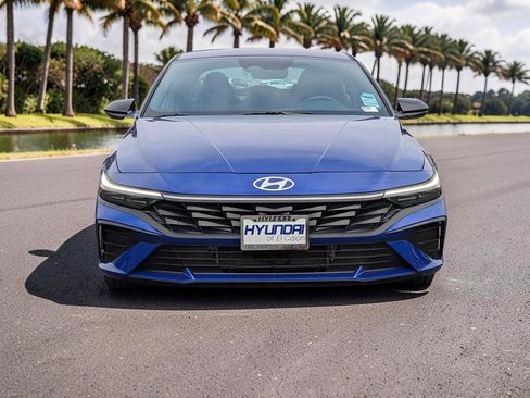 Certified 2025 Hyundai Elantra SEL w/ Cargo Package FWD image 3