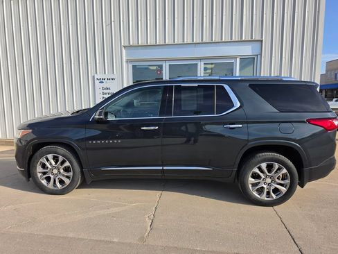 Used 2021 Chevrolet Traverse Premier AWD/4WD image 2