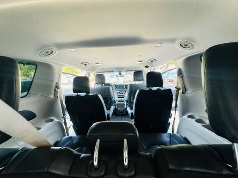 Used 2019 Chrysler Pacifica Touring-L FWD image 26