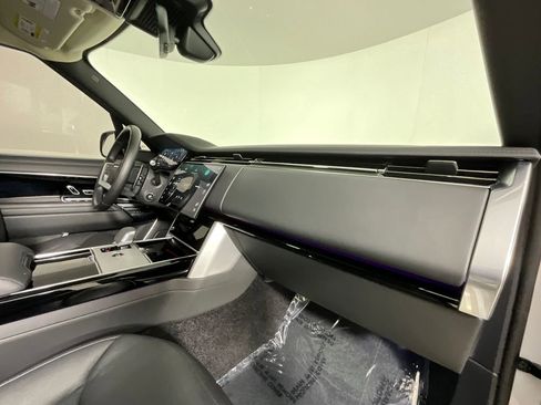 Certified 2024 Land Rover Range Rover SE AWD/4WD image 19