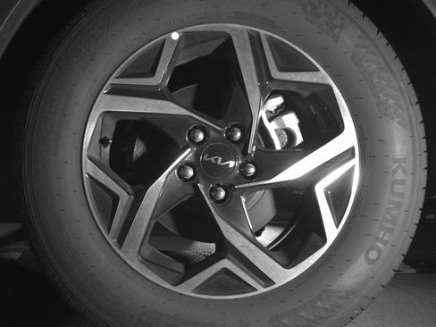 Used 2025 Kia Sportage LX image 14