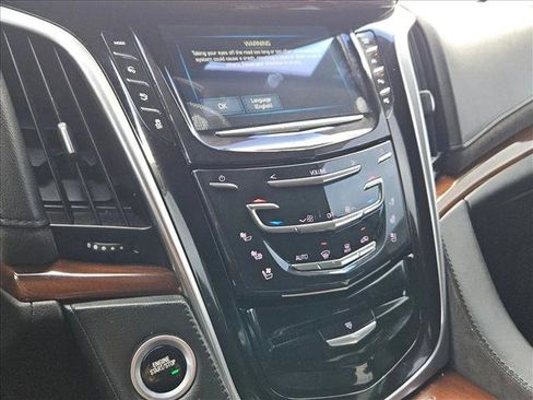 Used 2019 Cadillac Escalade Luxury image 14