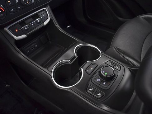 Used 2023 GMC Terrain SLT w/ Tech Package FWD image 12