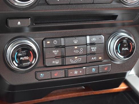 Used 2018 Ford F150 King Ranch w/ Equipment Group 601A Luxury AWD/4WD image 28