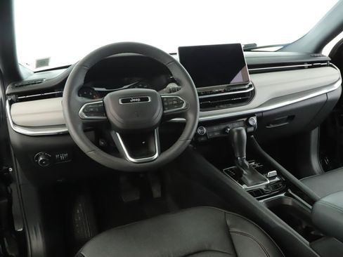 Used 2023 Jeep Compass Limited AWD/4WD image 2