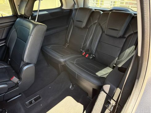 Used 2013 Mercedes-Benz GL 550 4MATIC image 16