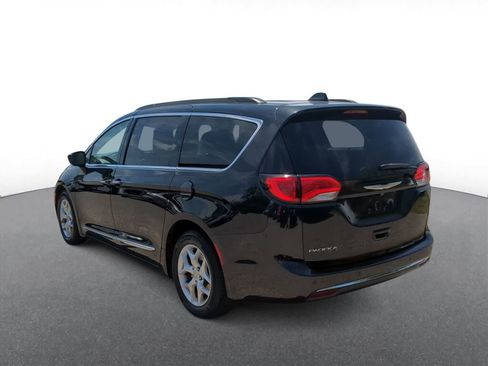 Used 2017 Chrysler Pacifica Touring-L w/ Tire & Wheel Group FWD image 6