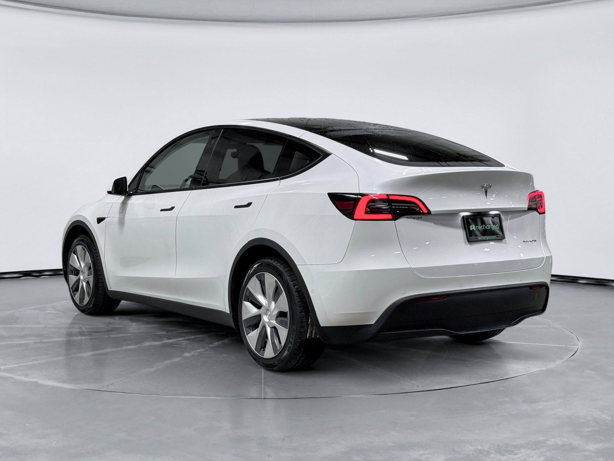 Used 2020 Tesla Model Y Long Range AWD/4WD image 2
