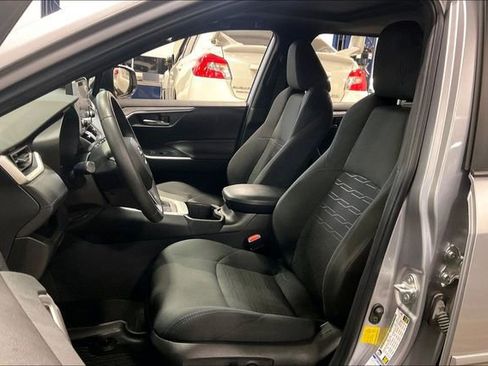 Used 2022 Toyota RAV4 SE image 25