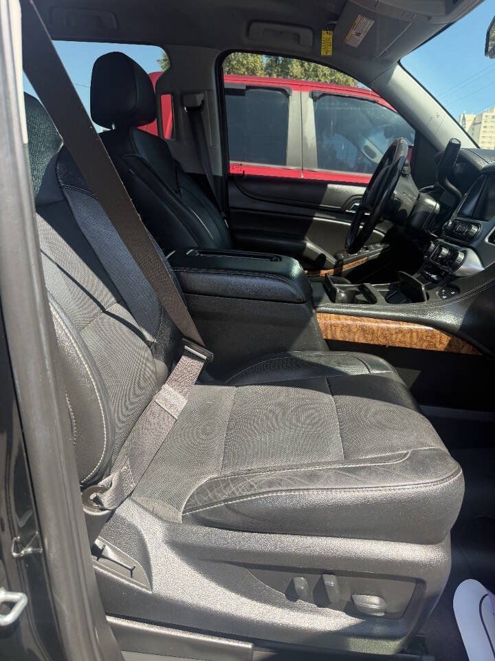 Used 2020 Chevrolet Suburban Premier RWD image 3