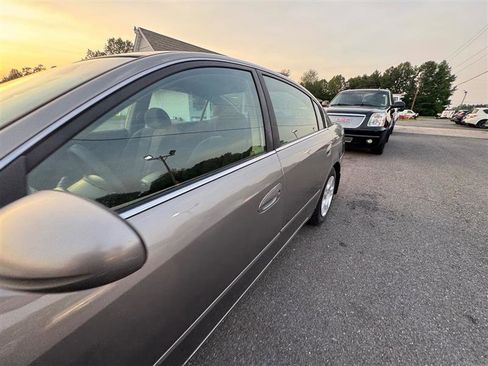 Used 2002 Nissan Altima 2.5 S image 10