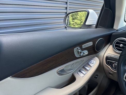 Used 2022 Mercedes-Benz GLC 300 4MATIC image 27
