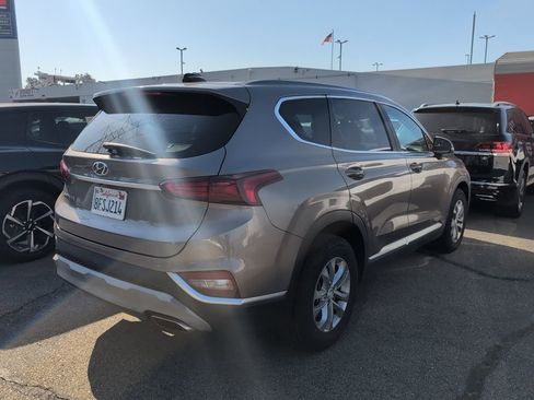 Used 2019 Hyundai Santa Fe SE image 3