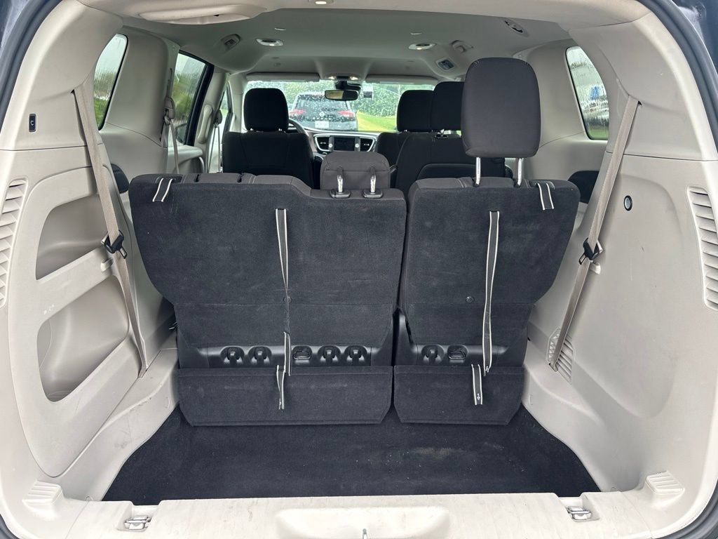Used 2023 Chrysler Voyager LX FWD image 11