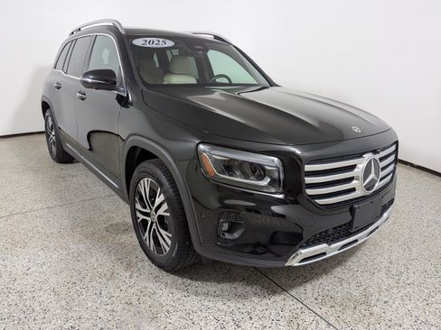 Used 2025 Mercedes-Benz GLB 250 image 1